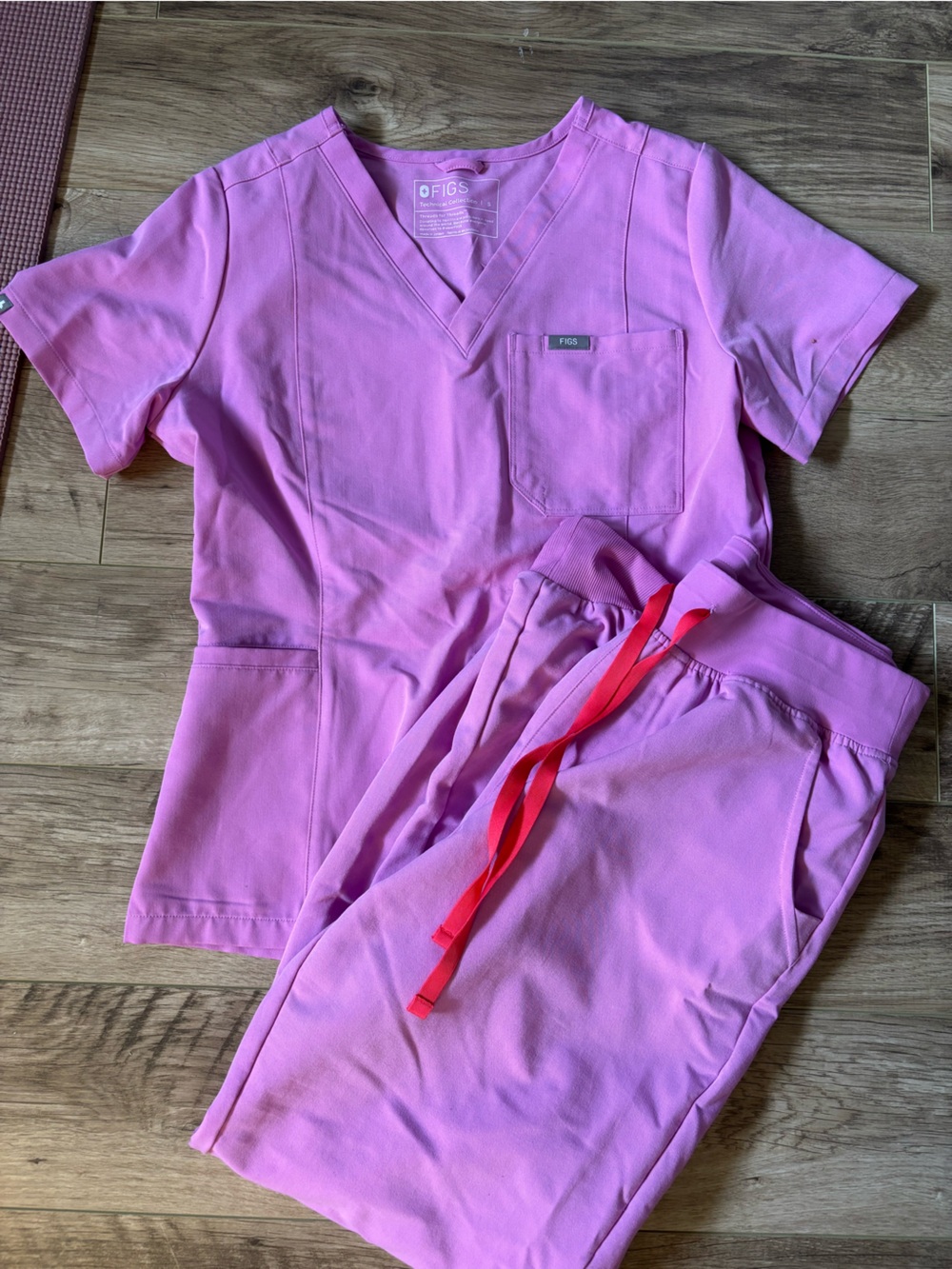 Figs scrub set